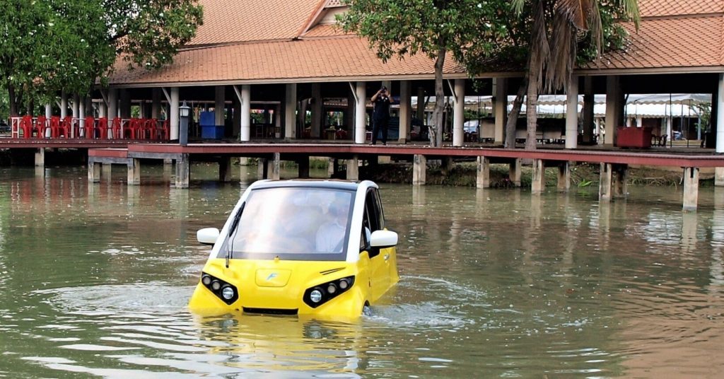 水に浮かぶ電気自動車「FOMM ONE」がタイで大活躍！開発したのは日本の会社です【Steenz Breaking News】