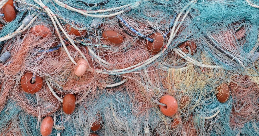 廃棄漁網をアップサイクル！地球環境に優しいウエディングドレスが誕生【Steenz Breaking News】