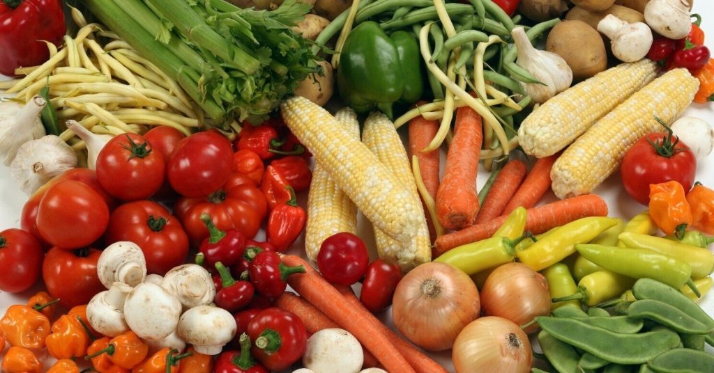 色や形が少し違うだけで捨てられてしまう規格外野菜。そのアップサイクルに学生たちが挑んでいます【Steenz Breaking News】