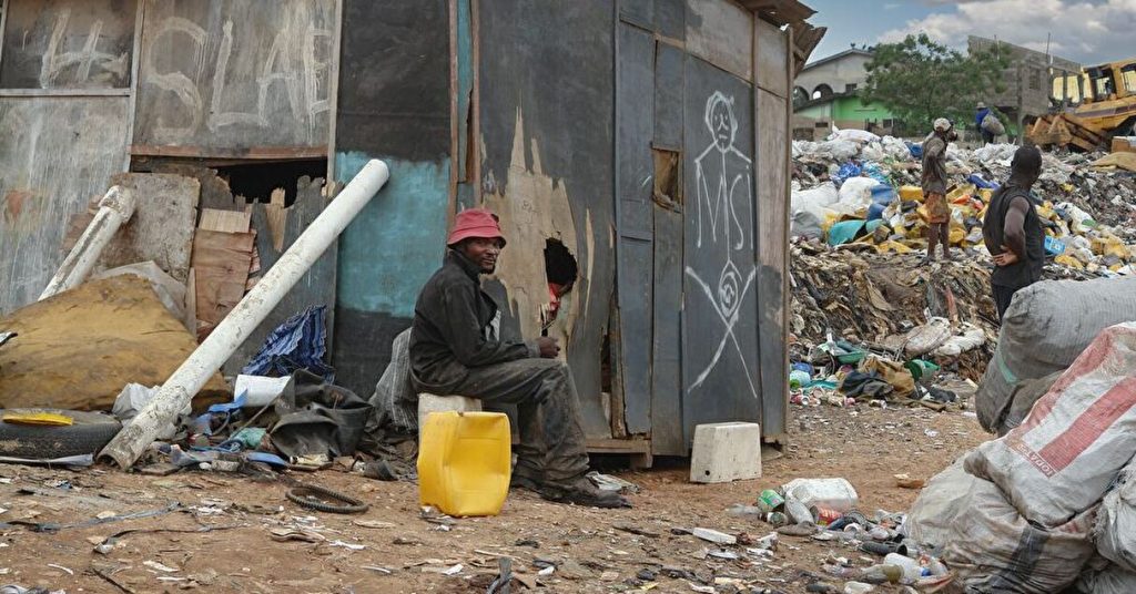 朝から夜までアルコールを飲み続けるウガンダの村。 アフリカでアルコール依存症が増え続ける背景とは【Steenz Breaking News】
