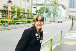流れていく日常を作品に落とし込む。マルチな表現者を目指して学び続けるアーティスト【彩・18歳】