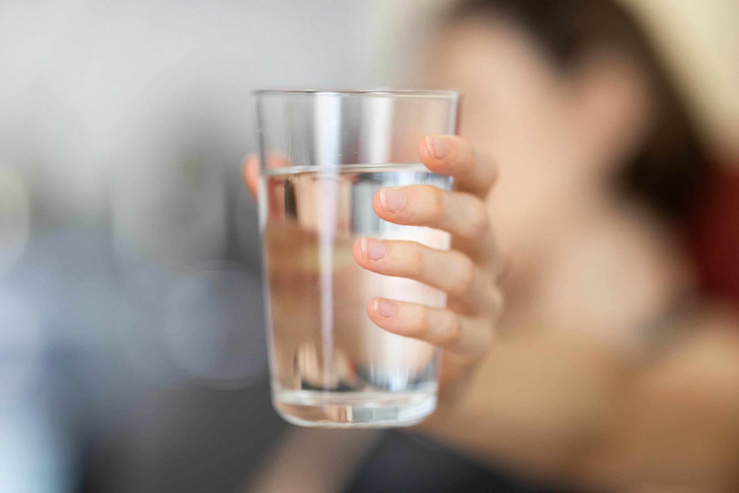 タイの高校生が開発！大気中の水分を安全な飲料水に変える画期的技術とは【Steenz Breaking News】