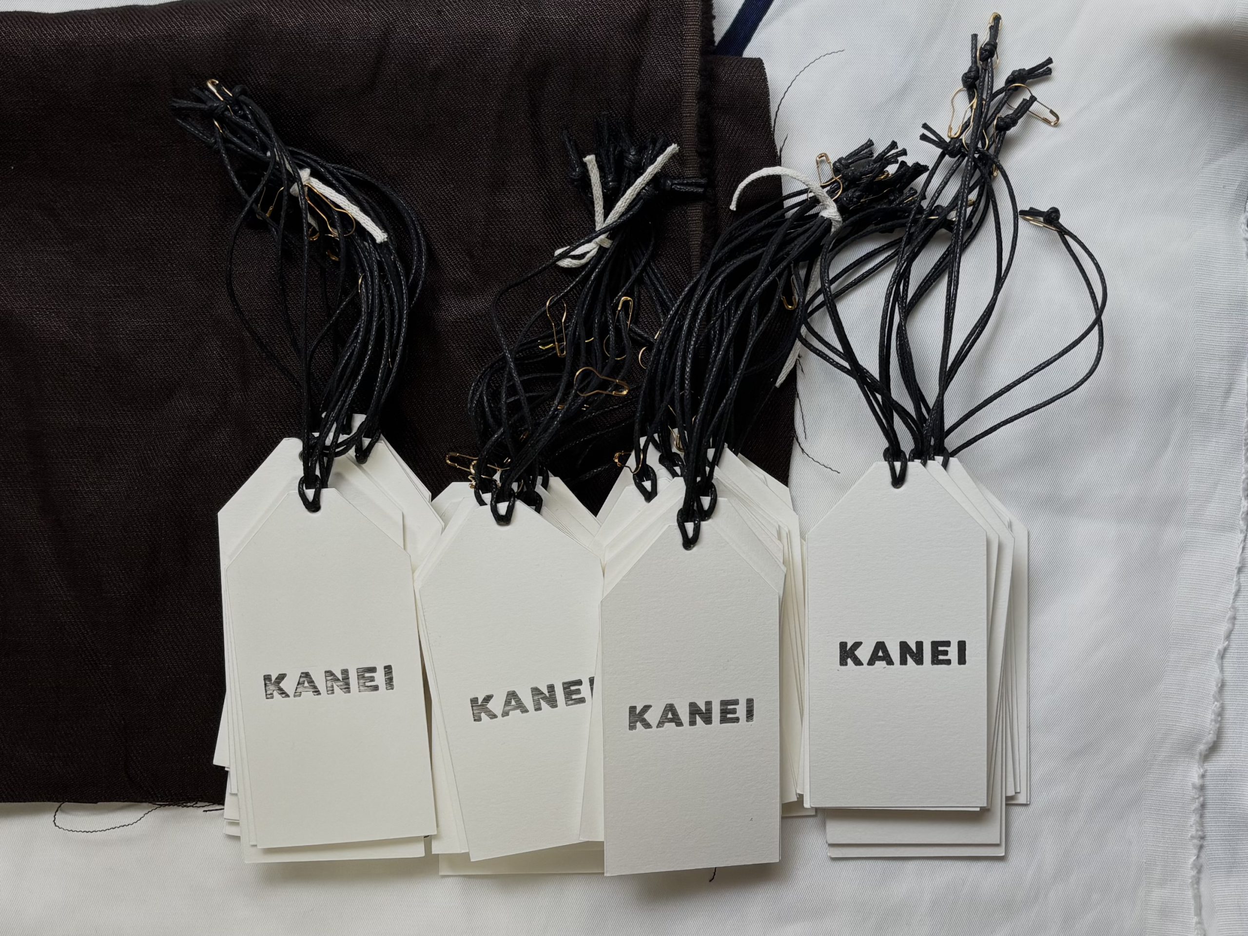 感性と現場のあいだ。洋服が商品になるまでの試行錯誤【KANEIが生まれるまで】