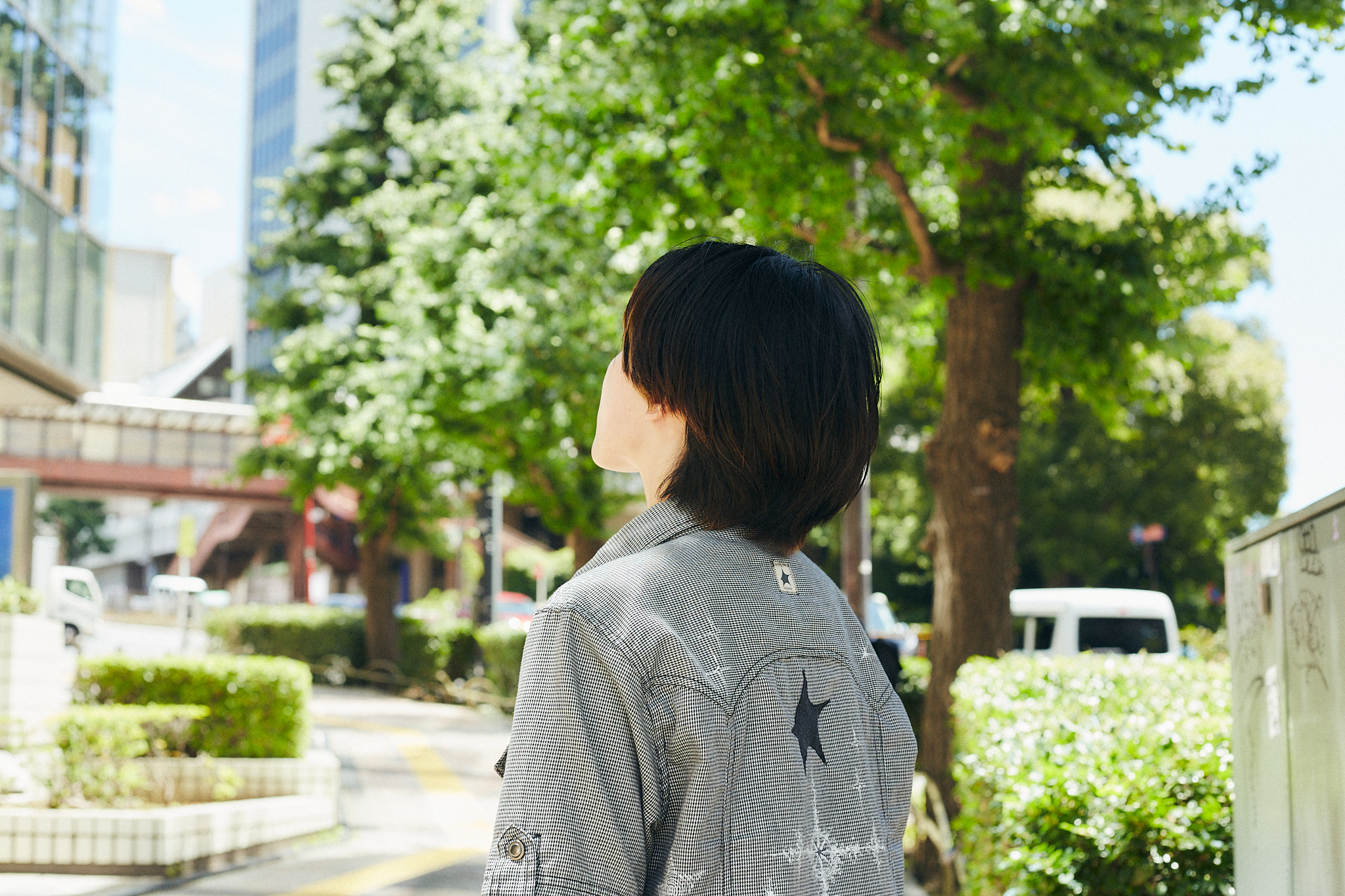 学校指定のスラックスなのに「風紀が乱れる」と傷つけられ…性的少数者やいじめ問題に立ち向かう大学生【朝井葵・18歳】