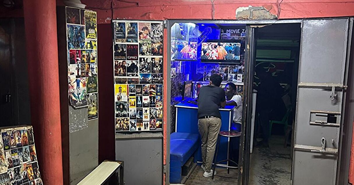 「ひとり全役」で映画を吹き替え。アフリカで愛されるビデオジョッキーの仕事とは【Steenz Breaking News】
