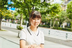 火を灯して勉強するカンボジアの子に衝撃を受けて…貧困問題の正しい知識を広める高校生【浅井柊香・16歳】