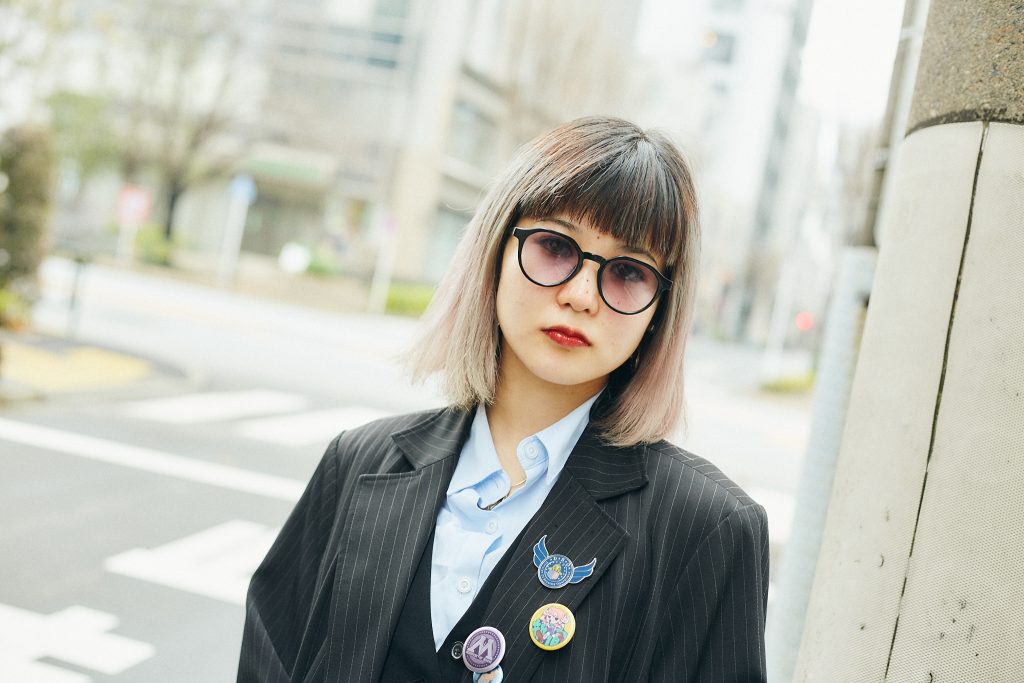 ひとつに決めきれないから、手を動かし続ける。「権威への反抗」も真摯