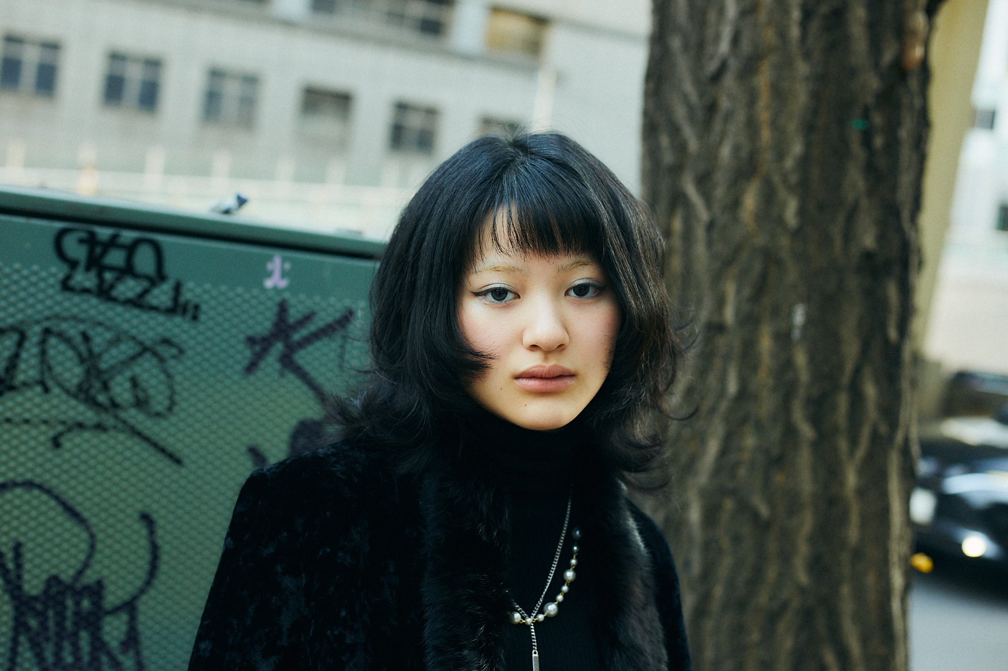 夢はキャバレーをつくること。椎名林檎に憧れて、女性であることへの誇りと本能をファッションで追い求める服飾学生【Bisෆ‪u・17歳】