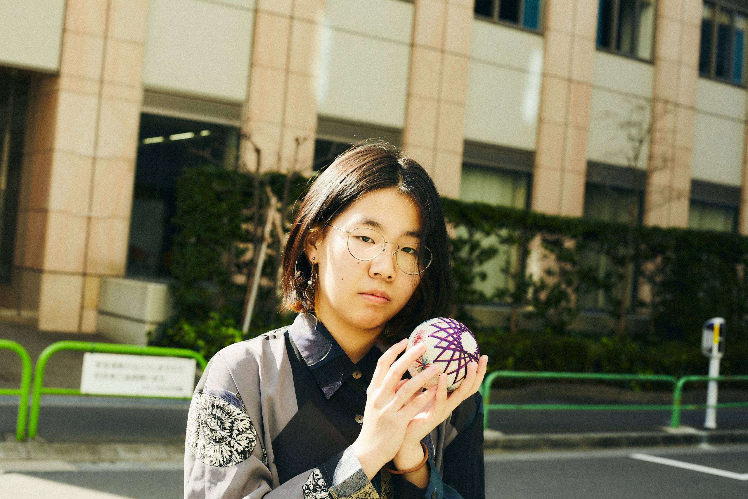 自問自答の日々で気づいた、「作りたい」自分。手鞠に鮮やかな色合いで情景を描く高校生クリエイター【テグ・17歳】