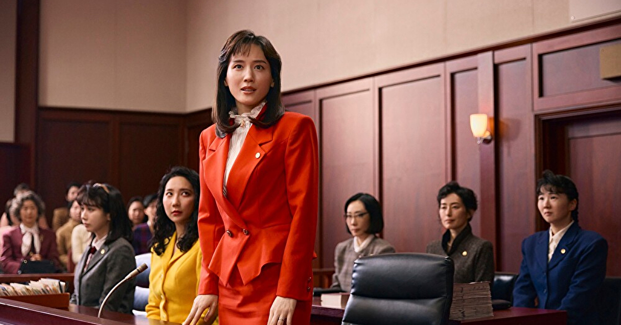 綾瀬はるかが型破りな弁護士を熱演。映画『ファーストボイス』で日本初のハラスメント裁判に挑む【Steenz Breaking News】